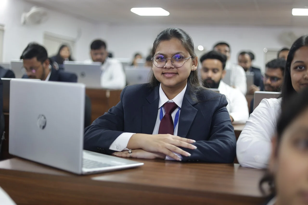 top-business-institute-in-india-9982835_1280